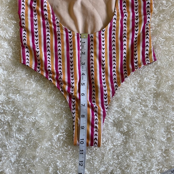 Bikini - Picture 7 of 7